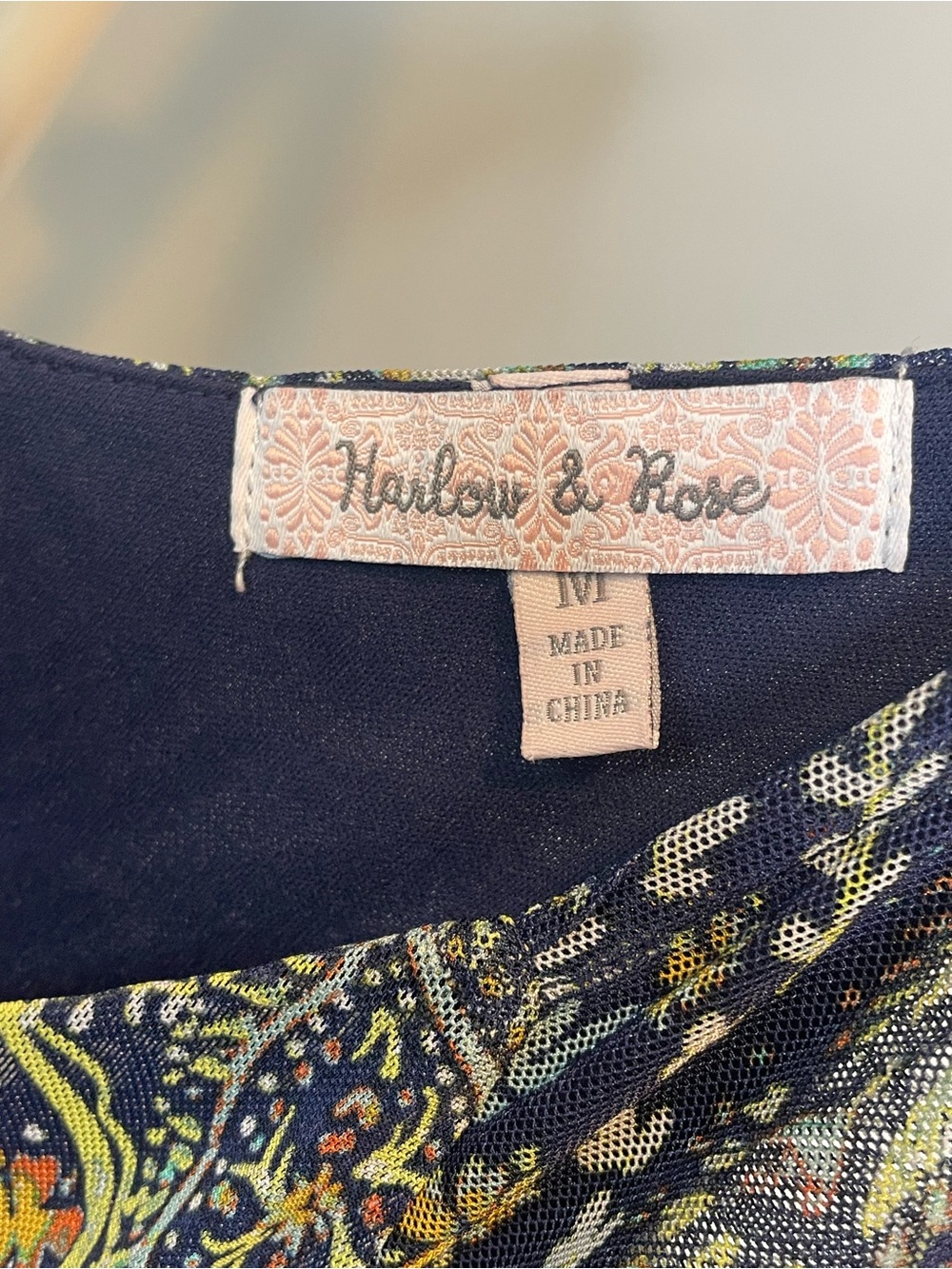 Harlow & Rose Navy Paisley Midi Dress with V-Neck and Flutter Sleeves - Medium - Picture 2 of 5